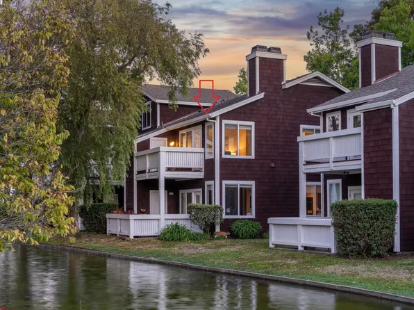 176 Marina Lakes Dr, Richmond, CA 94804