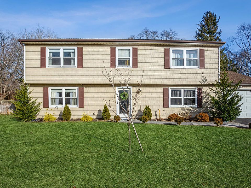 1st image of 5 Lyndon Ln