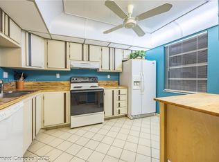 3910 Inverrary Blvd APT 406-B, Lauderhill, FL 33319