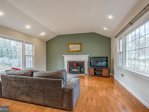 3rd image of 9227 Allwood Dr