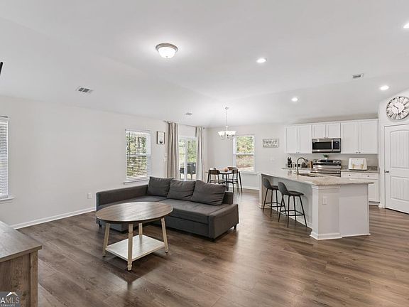 3rd image of 68 Hayden Dr