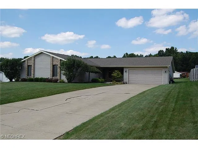 644 Cathyann Dr photo 1