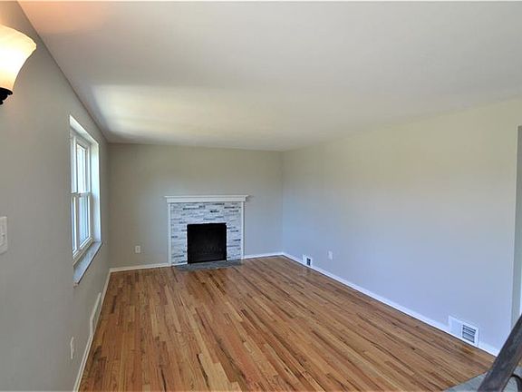 2nd image of 5223 Caste Dr