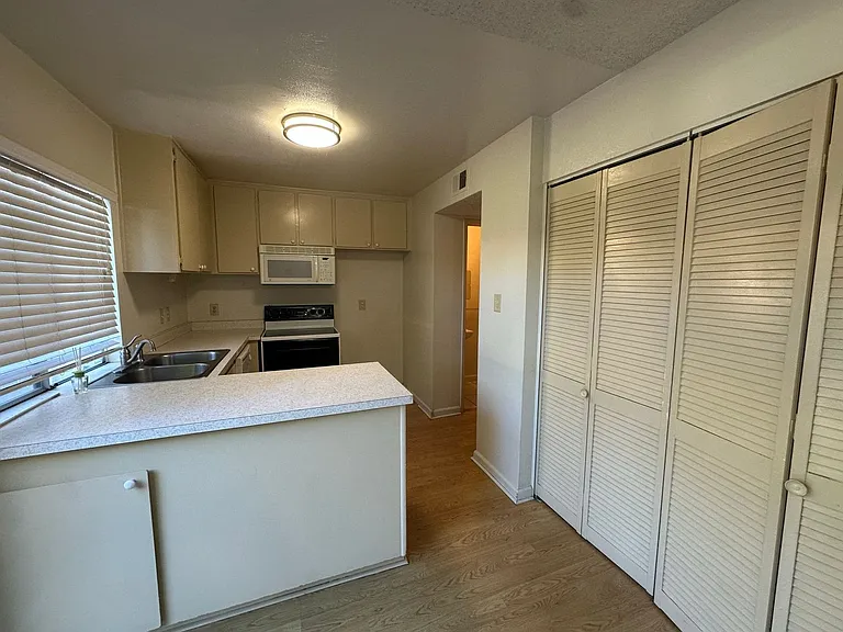 8879 Salmon Falls Dr #C — Photo 11