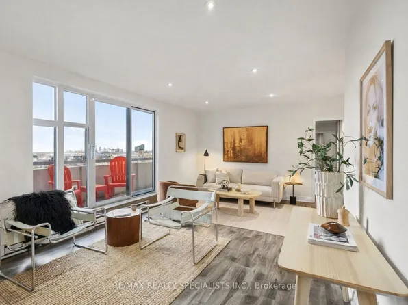 3025 Queen Frederica Dr #602, Mississauga, ON L4Y 3A1