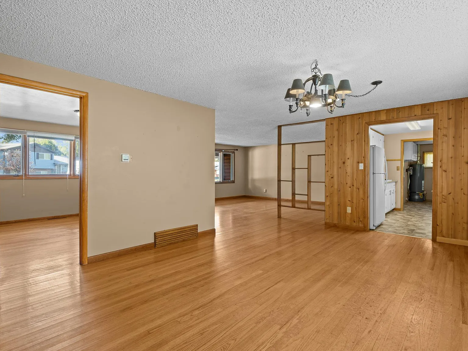 3 bed, 1.5 bath, 1274 sqft, $1,875 — Photo 4