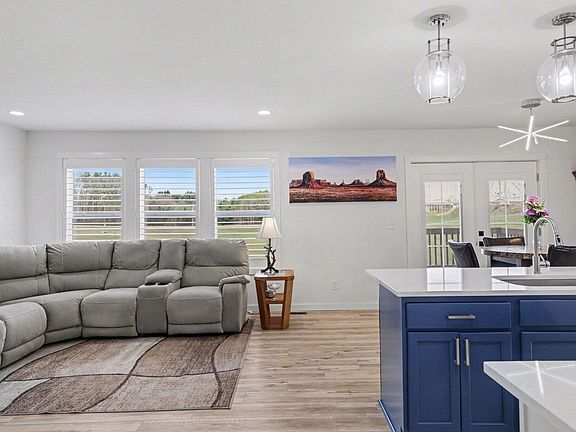 4th image of 1260 Donald Ave