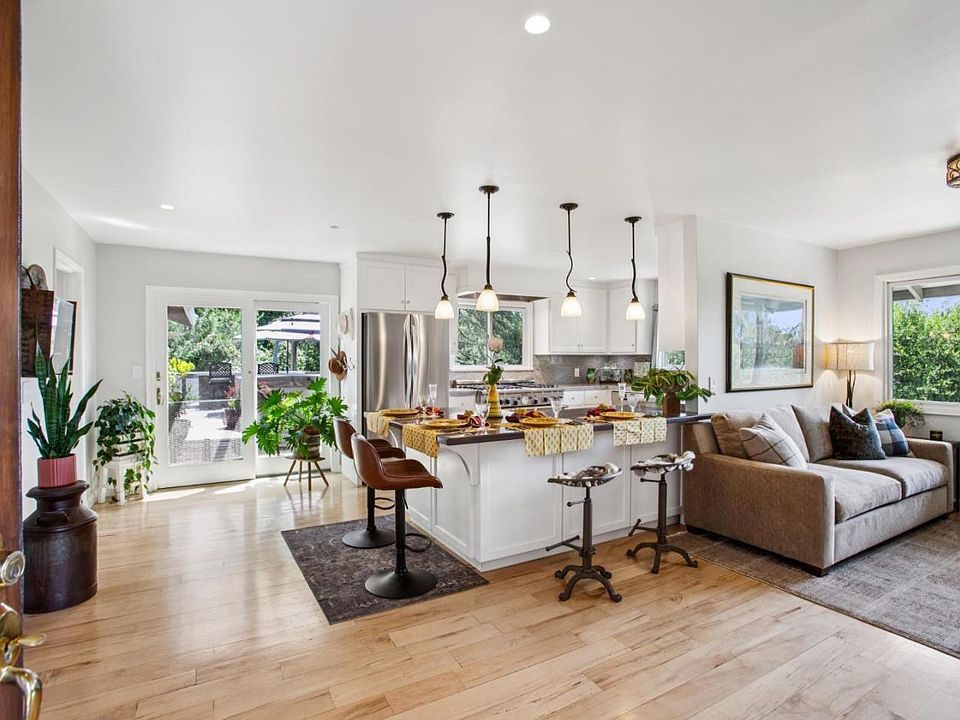 1st image of 23054 Evergreen Ln