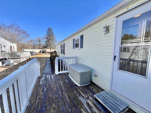 2nd image of 9 Chestnut Cir