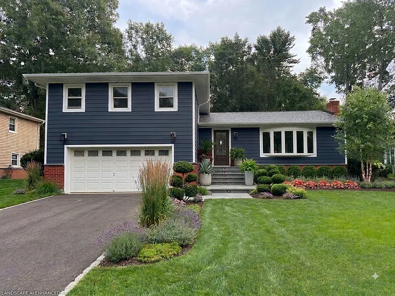 66 Woodbine Cir — Photo 1