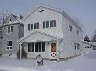 319 E Oak St, Juneau, WI 53039