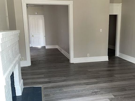 3rd image of 1046 W Walnut St APT 1