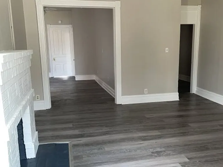 1046 W Walnut St — Photo 3