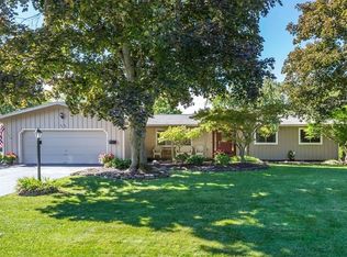 4949 Carnarvon Rd, Syracuse, NY 13215