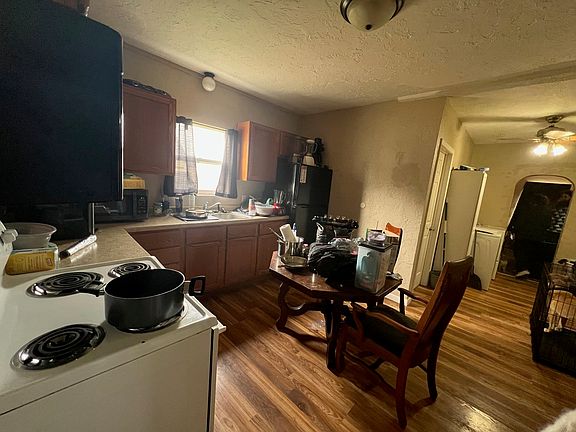 4th image of 502 W 8TH