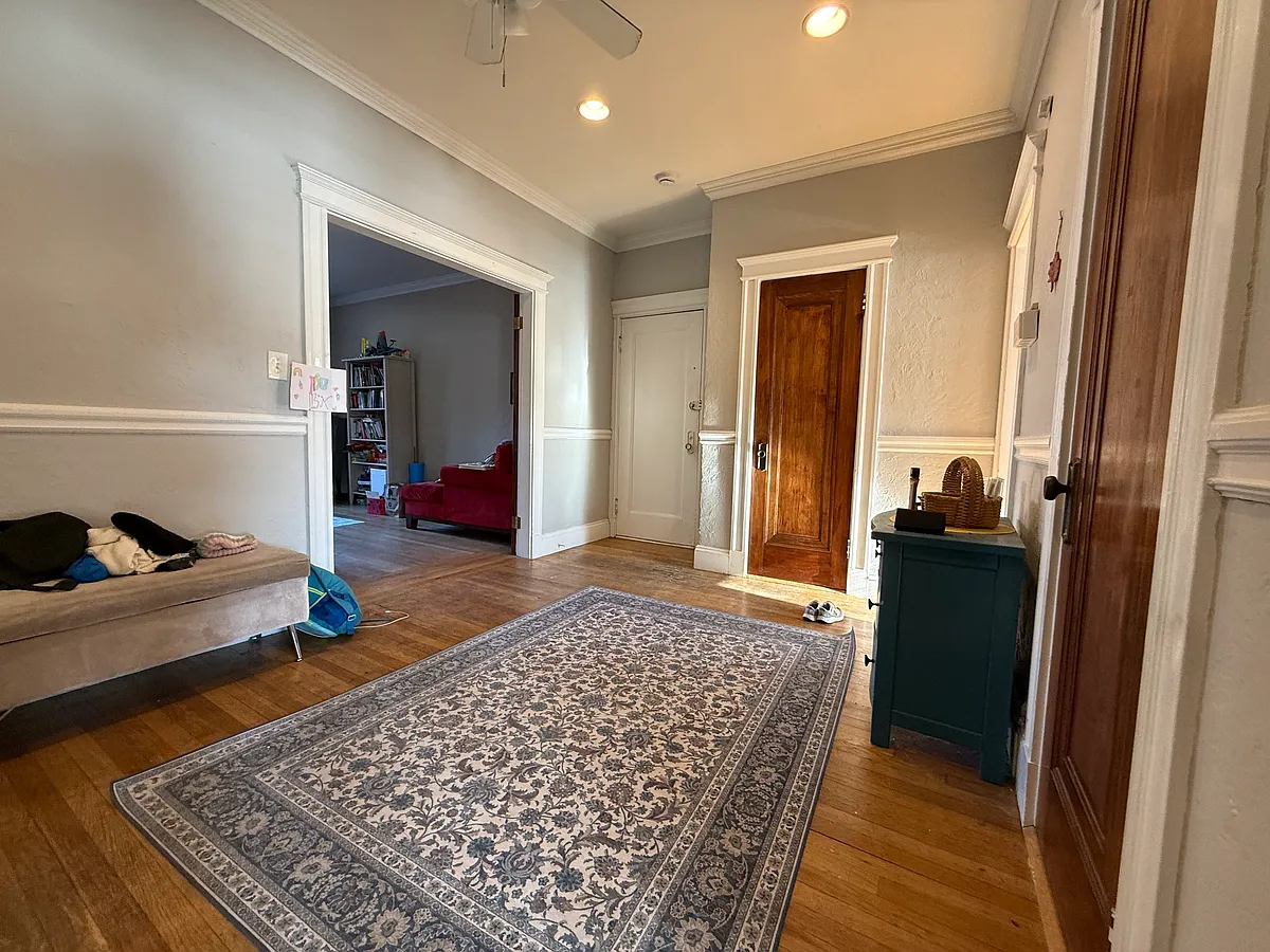 Building Photo - 10 Greenway Ct #6