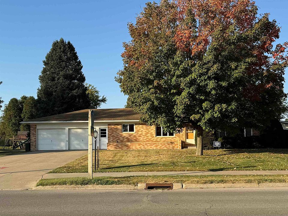 1st image of 424 W Main St
