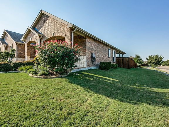 2nd image of 1747 Summerwood Ln