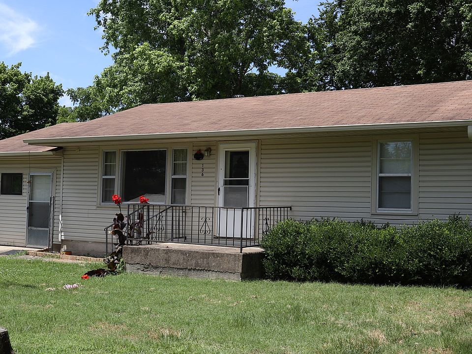 1st image of 136 N Oak St