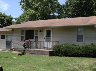 136 N Oak St, Salem, AR 72576