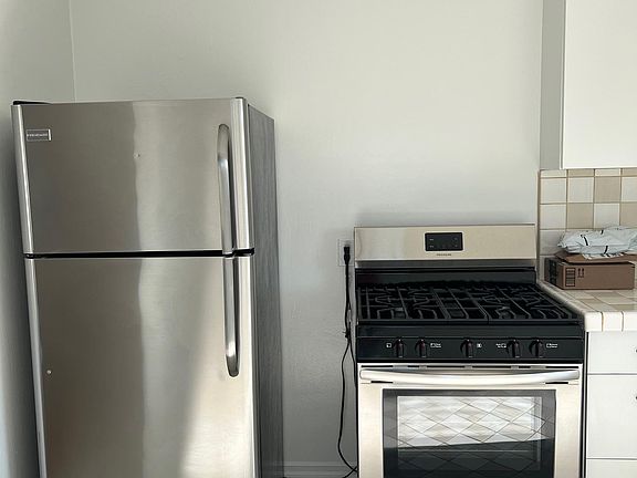 3rd image of 1920 Grace Ave APT D
