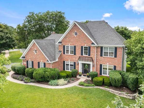 158 Derby Glen Dr, Glen Ellyn, IL 60137