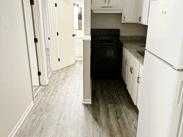 Erica Court Apartments — Photo 7