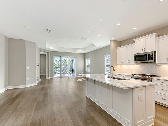 4th image of 10113 Lake Wales Cir