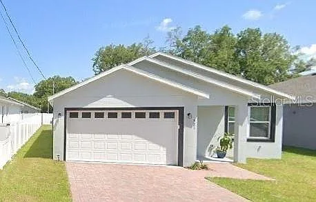 821 Land Ave