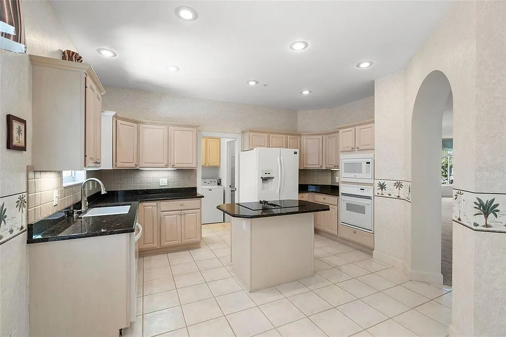 3 bed, 3.5 bath, 2798 sqft, $5,500 — Photo 3