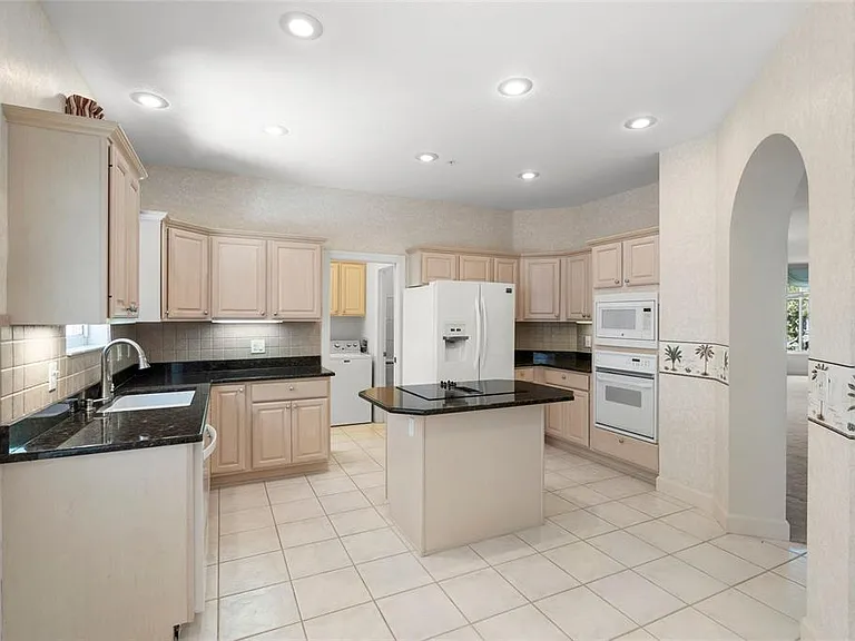 3954 Hamilton Club Cir #14 — Photo 3