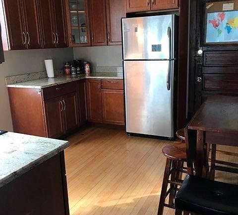4th image of 2932 N Washtenaw Ave APT 2