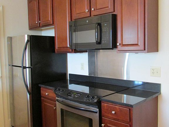 3rd image of 1328 W Cary St APT 2B