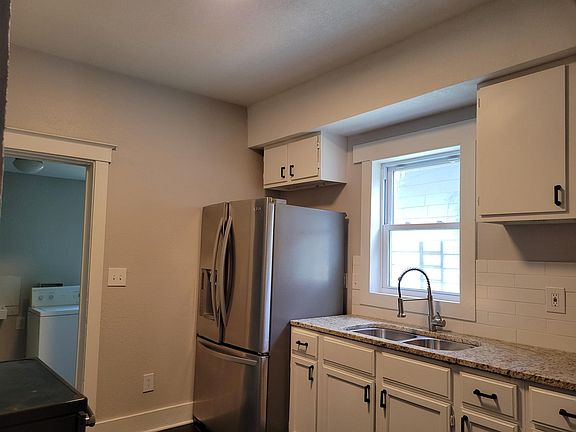 3rd image of 3838 Chestnut Ave