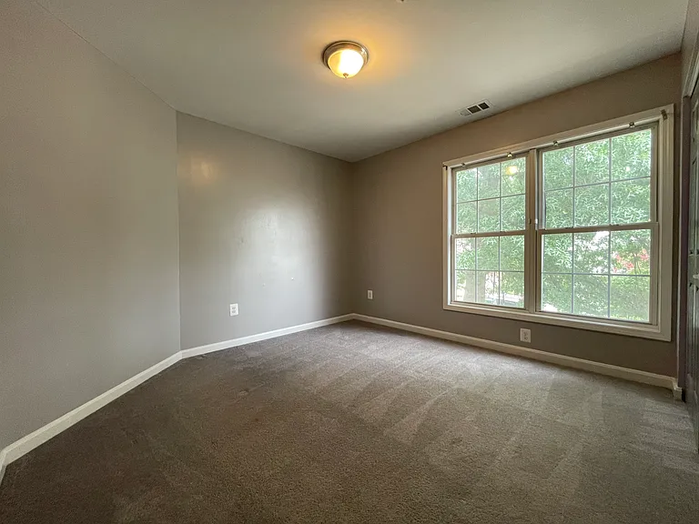 849 Berkshire Dr — Photo 8