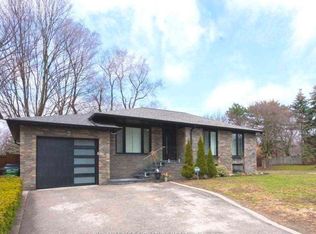 2 Groveland Cres, Toronto, ON M3A 3C5