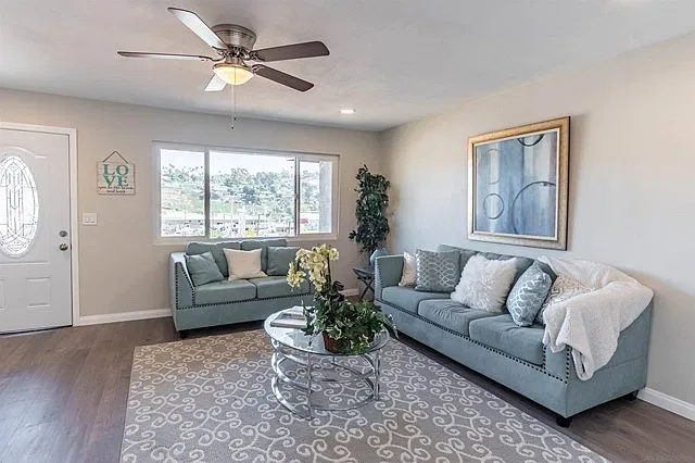3 bed, 1072 sqft, $4,000 — Photo 3