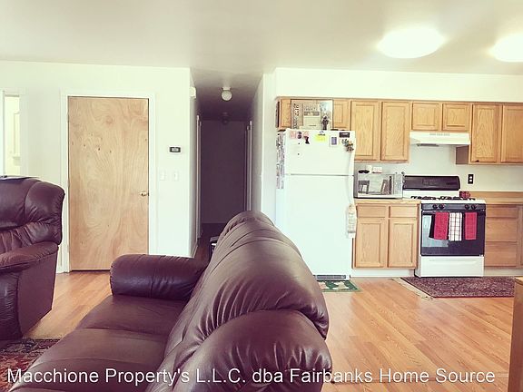 5th image of 2604 Cowles St