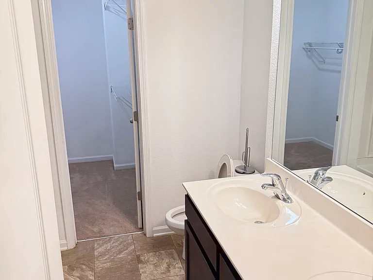 Main bathroom with garden tub and Walk in closet.