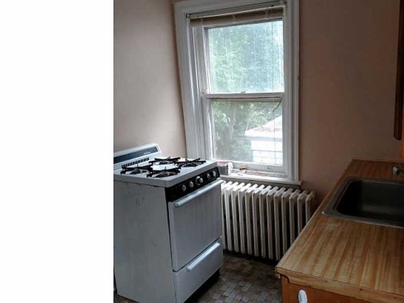 4th image of 801 N Harrison St