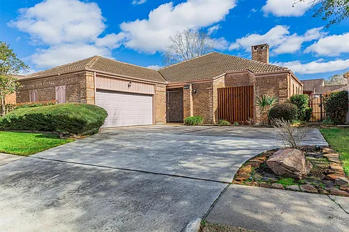 1319 Ambergate Dr Photo 1