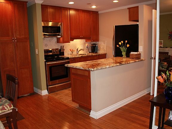 2nd image of 605 S Prospect Ave Unit 105
