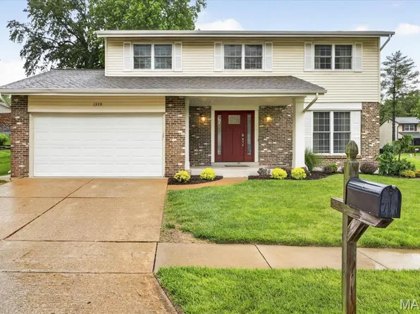 1379 Green Birch Dr, Fenton, MO 63026