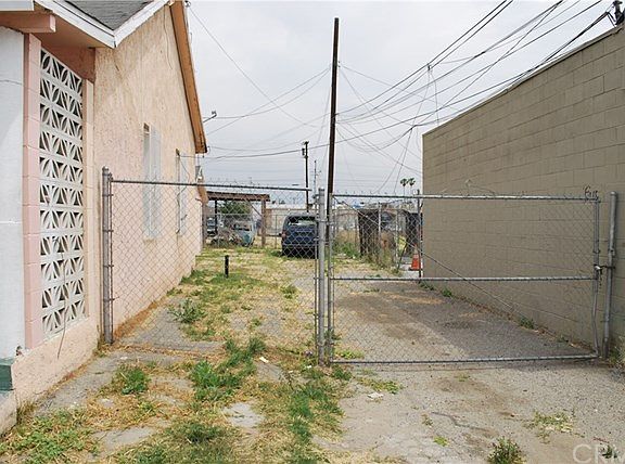 5th image of 1225 N Mountain View Ave