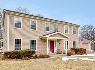 1404 S West Fork Dr, Lake Forest, IL 60045