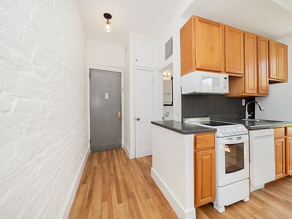 4th image of 128 W 13th St APT 36