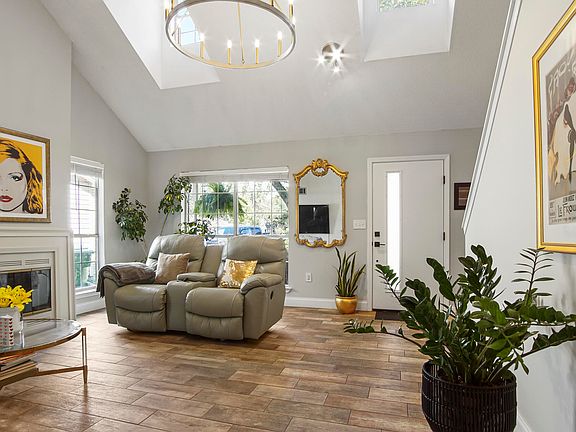 5th image of 158 Wright Cir