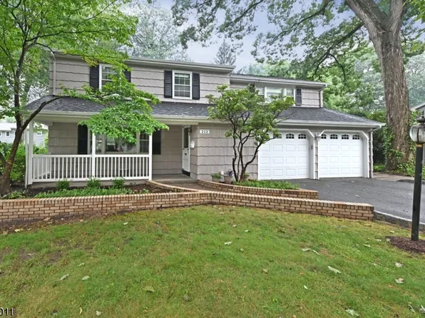 212 Homestead Rd, Paramus Boro, NJ 07652