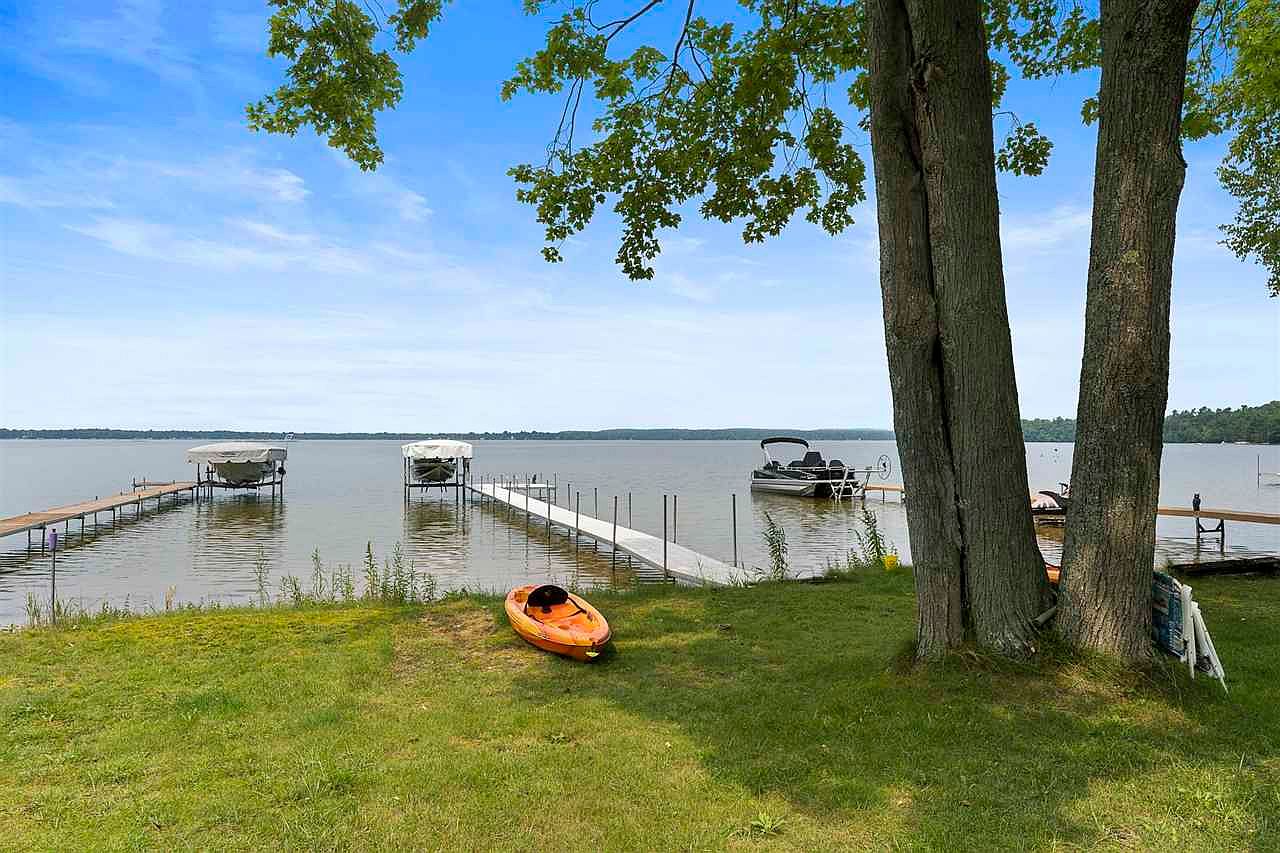 11170 Douglas Lake Rd, Pellston, MI 49769 Zillow