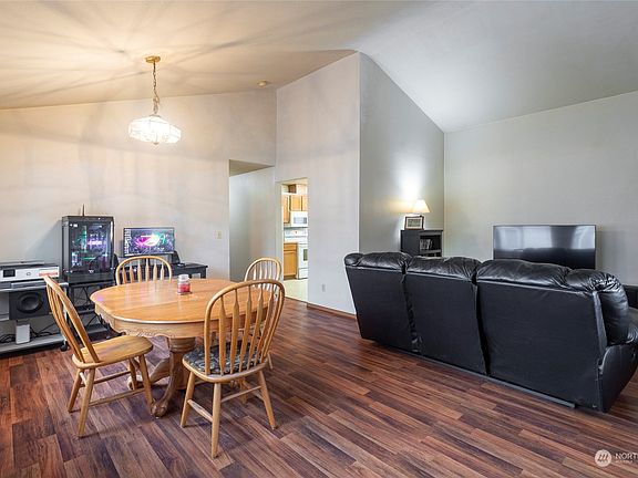 4th image of 311 Tacoma Boulevard S